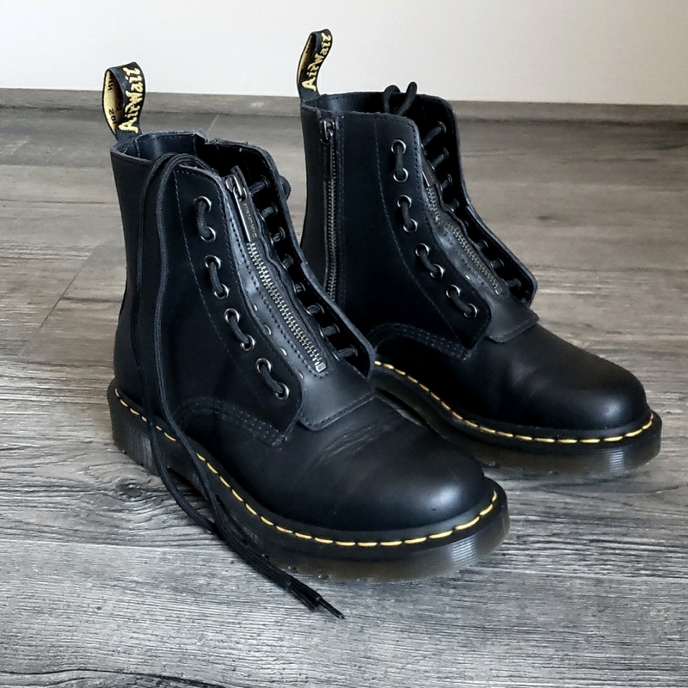 Dr Martens zipper boot US7